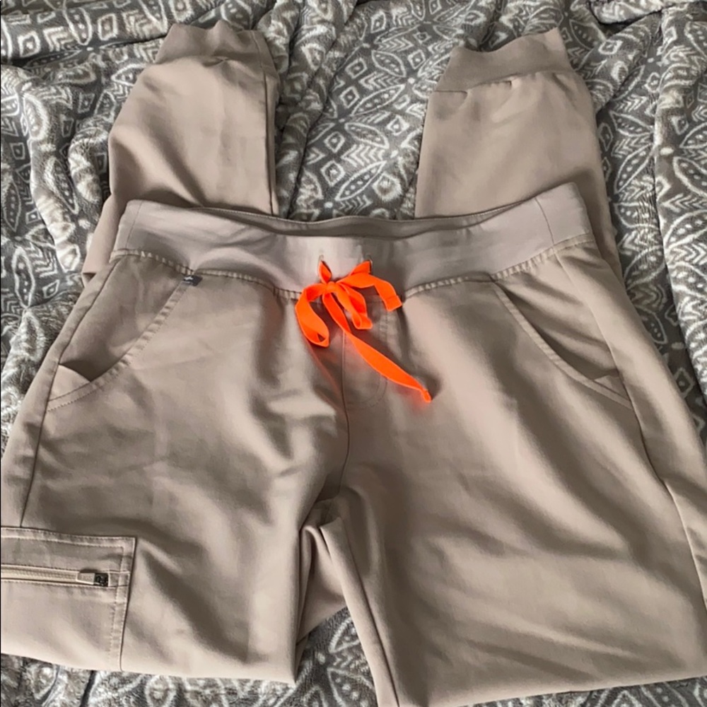 FIGS Medium Tall Zamora joggers